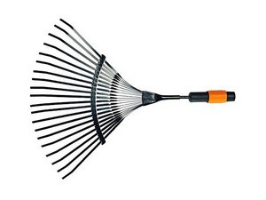 Грабли веерные мет. для листьев FISKARS QuikFit (135201) (22 гибких зуба из карбона  черенки QuikFit: 1000666, 1000664, 1000661)